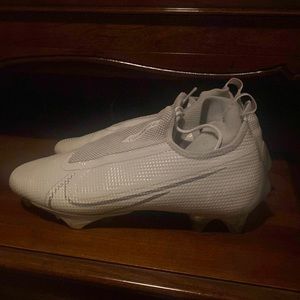 Nike Vapor Football Cleats: Size 7.5
